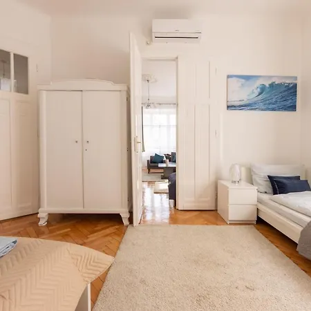 Corvin Appartement *