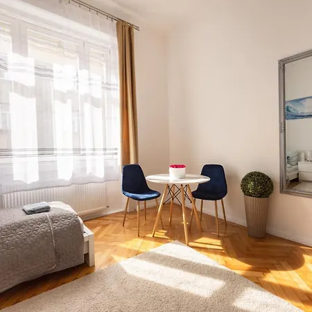 Corvin Appartement *