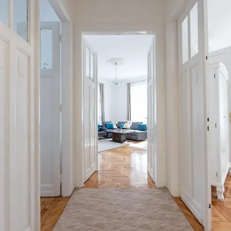 Corvin Appartement *