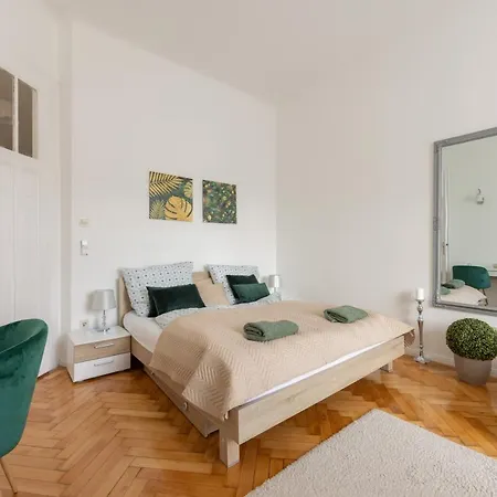 Appartement Corvin *